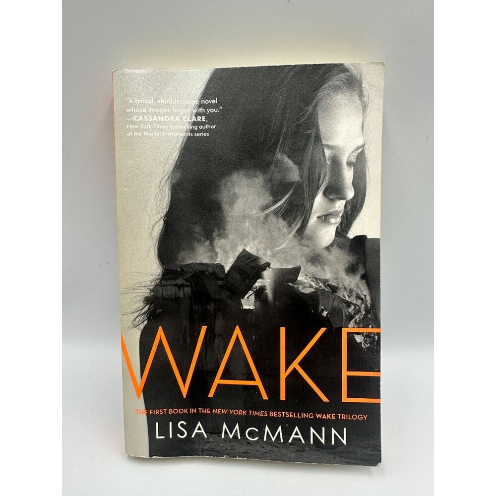 Wake Lisa McMann 2008 Paperback First Book In Wake Trilogy Pre-Owned